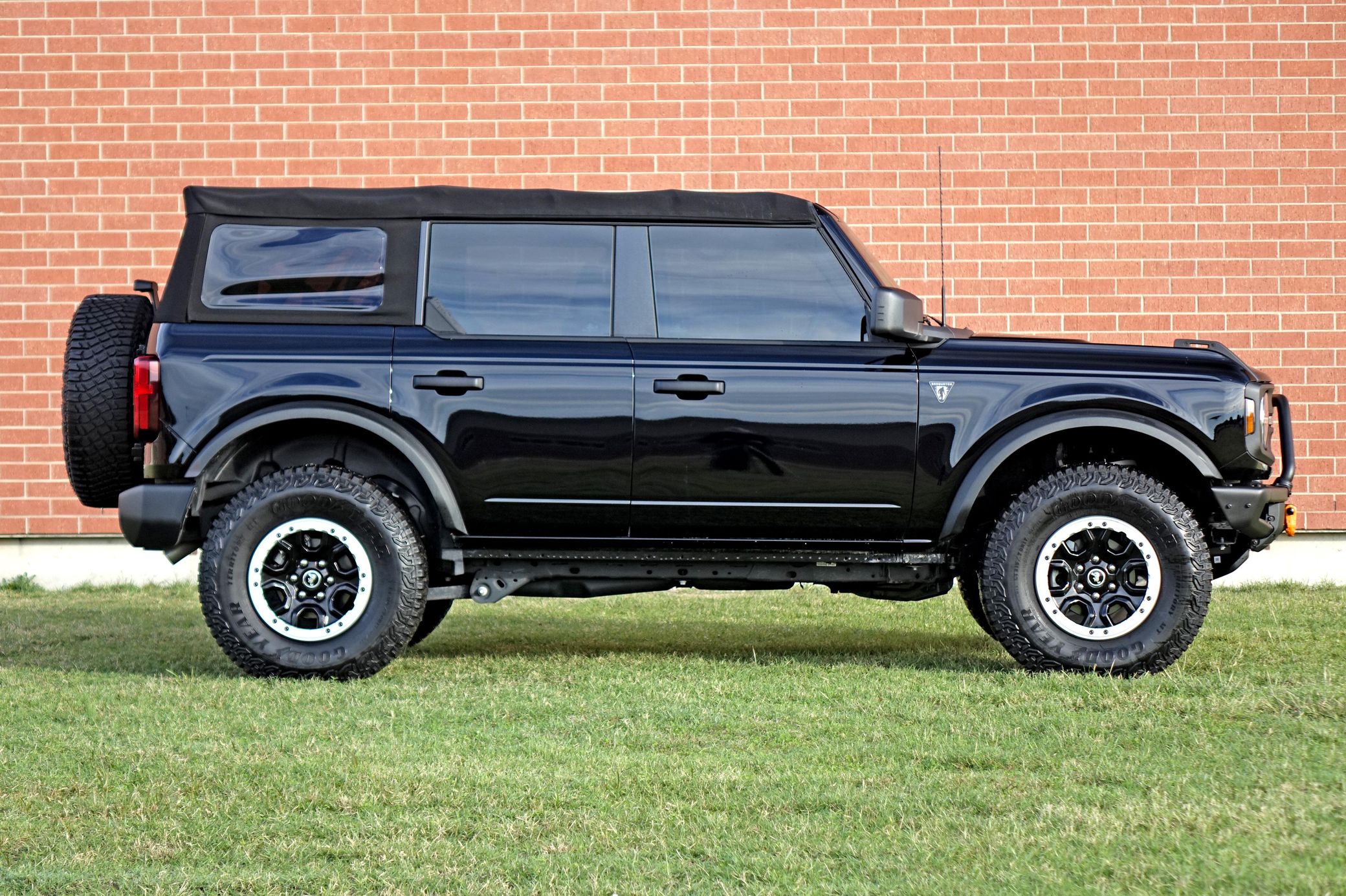 2022 Ford Bronco 4-Door Base - Photo 7