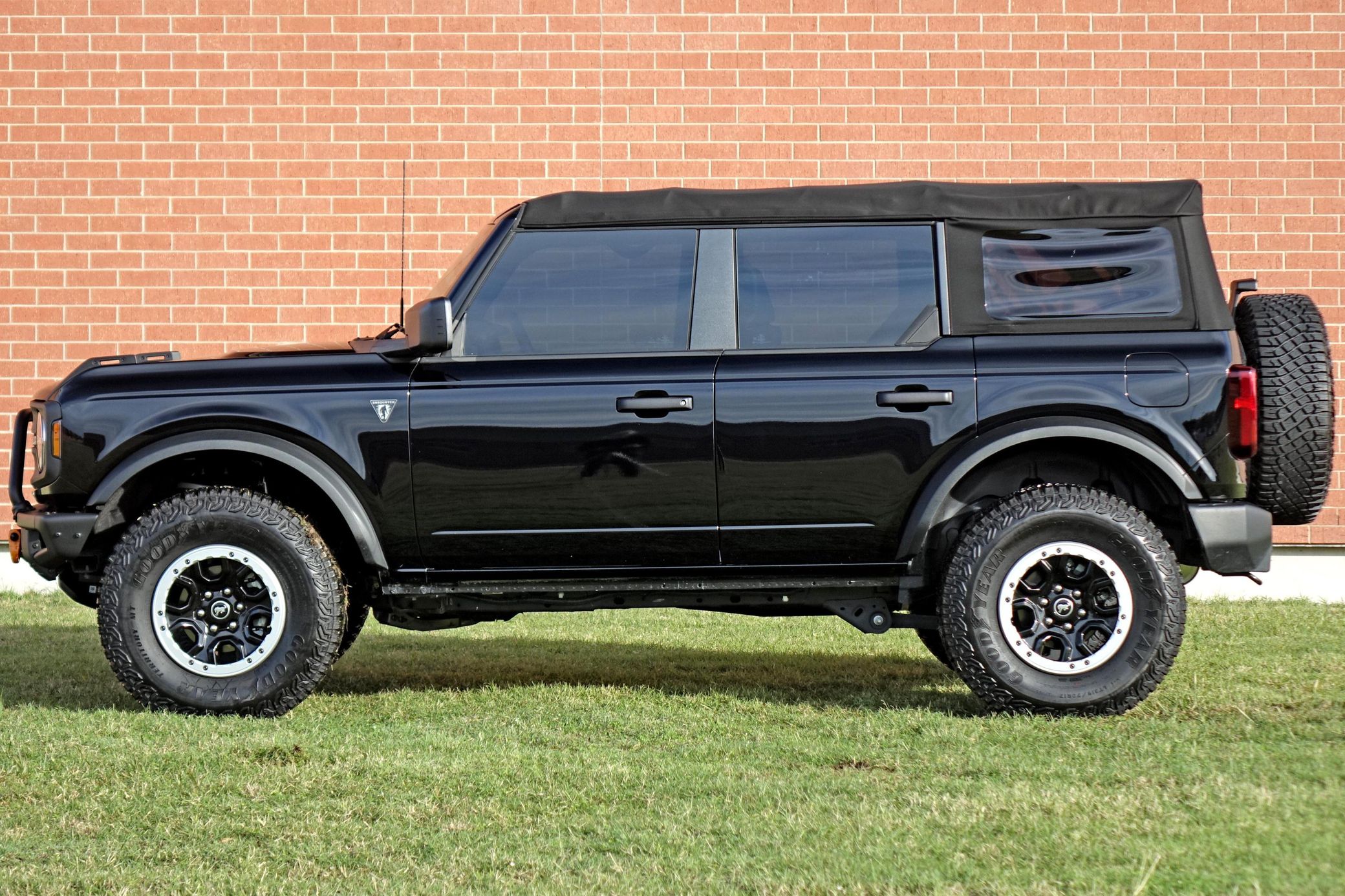2022 Ford Bronco 4-Door Base - Photo 3